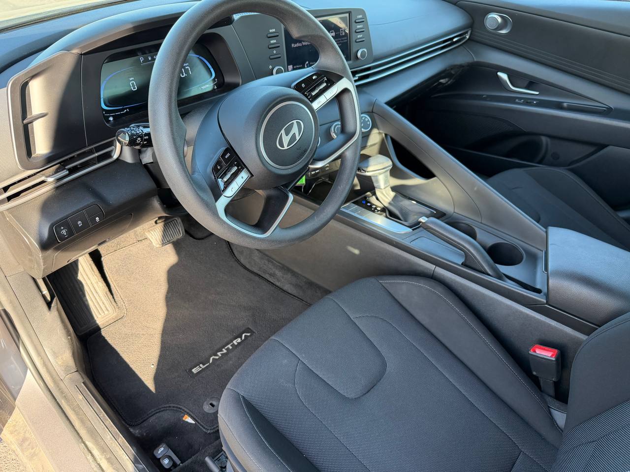 2024 Hyundai Elantra SE